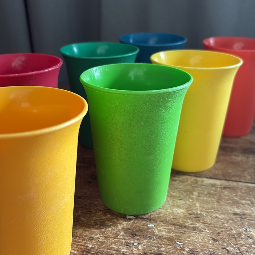 Vintage Tupperware #109 Authentic Kids Plastic Tumblers ~Set of 7 Colourful Cups - Picture 5 of 13